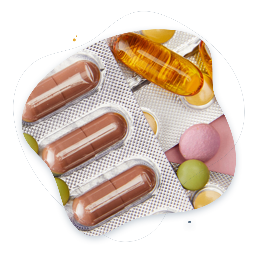 vista superior de capsulas y pastillas de colores