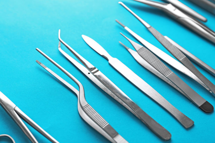 Bisturís y material de quirófano para la vasectomía