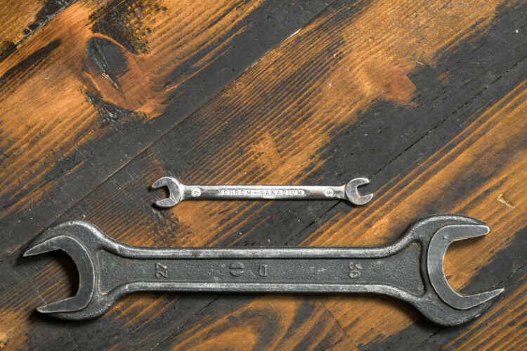 llaves inglesas diferentes tamaA±os emulando tamaños de pene